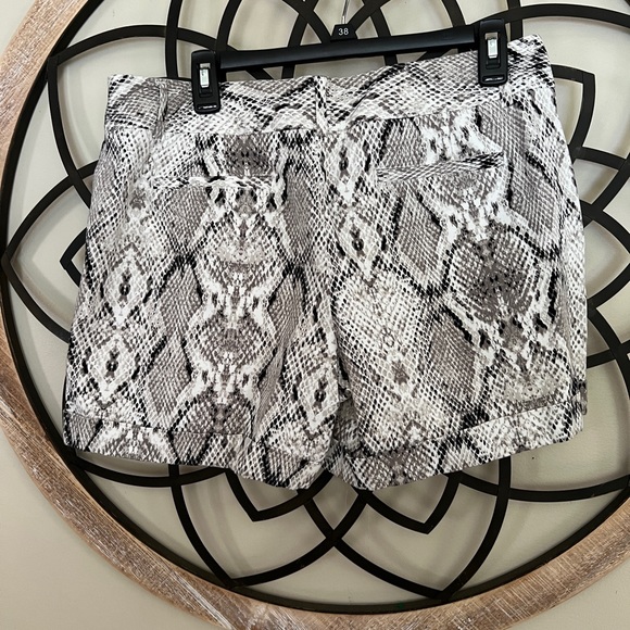 COPY - Snakeskin print shorts - Picture 2 of 3